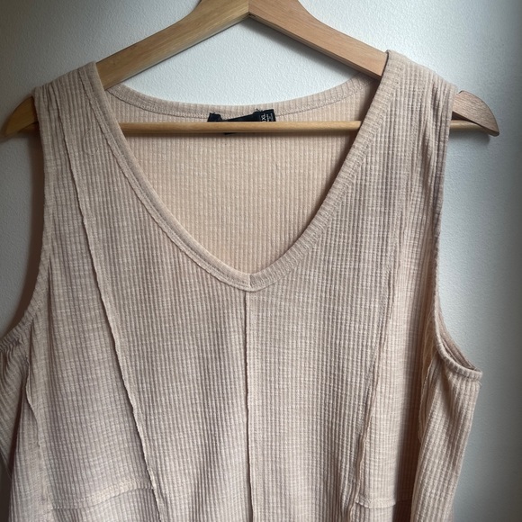 Doe & Rae Angled Hem Tank Top - Picture 2 of 3